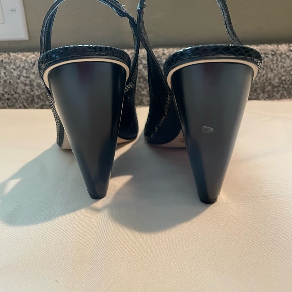 Vince Camuto Black Snack Print Size 10 Heels. - Picture 4 of 5